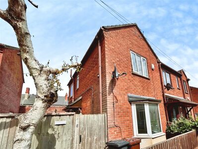 Queen Street, 2 bedroom House to rent, &pound;950 pcm