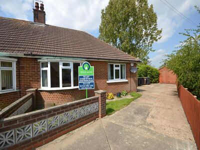 4 Westhall Close, 2 bedroom Semi Detached Bungalow to rent, &pound;975 pcm