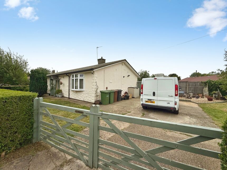 Main image of 2 bedroom Semi Detached Bungalow for sale, Thorpe Avenue, Lincoln, Lincolnshire, LN1