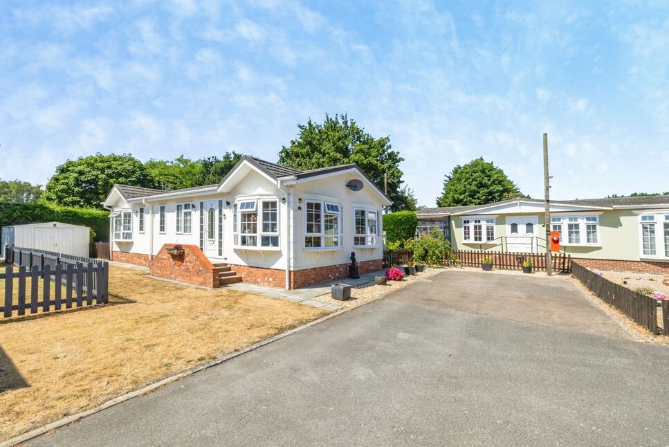 2 bedroom Detached Property for sale