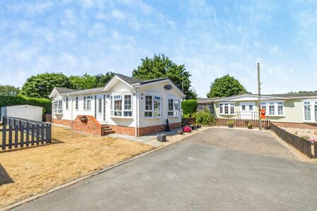 2 bedroom Detached Property for sale