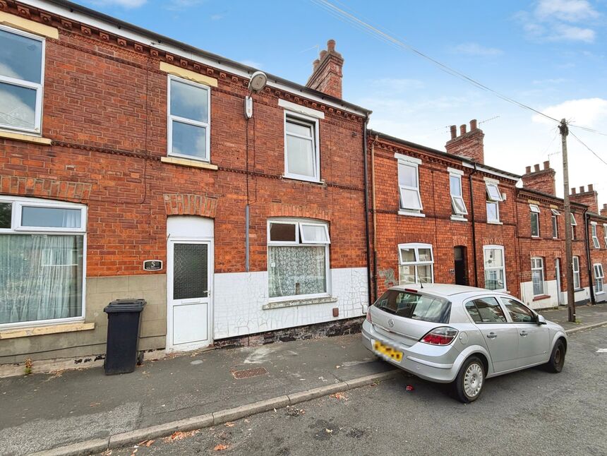 3 bedroom Mid Terrace House for sale