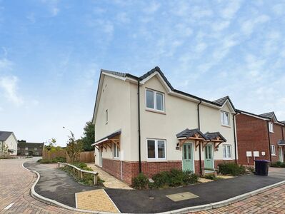 2 bedroom Semi Detached House to rent