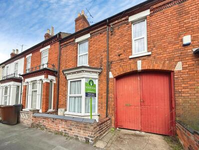 2 bedroom Mid Terrace House for sale