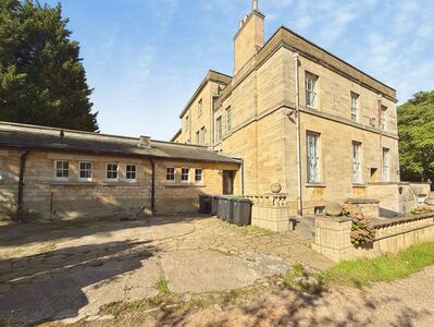 Hall Drive, 1 bedroom Flat to rent, &pound;725 pcm