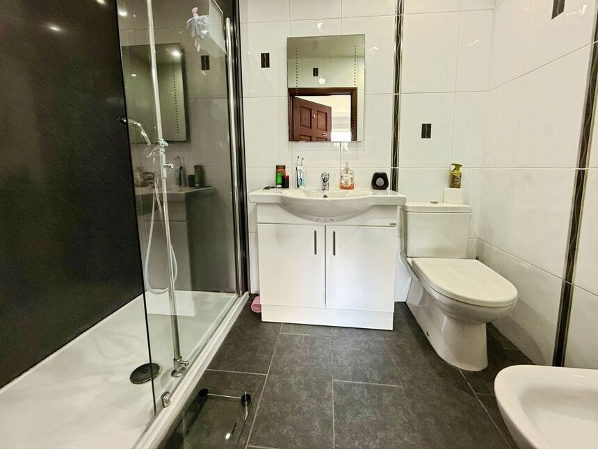 En-Suite 2