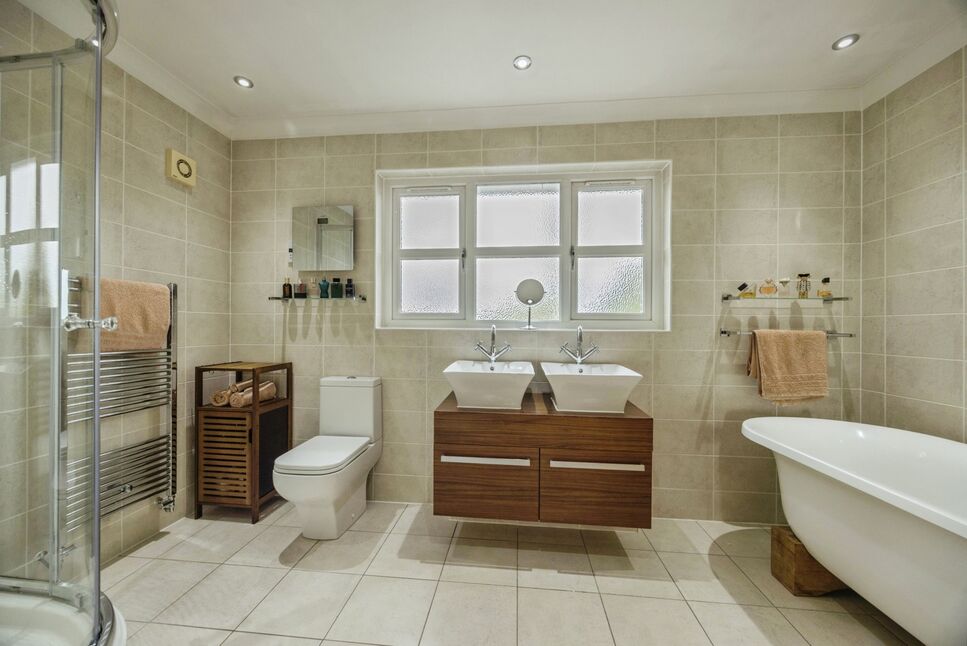 En-Suite Bathroom