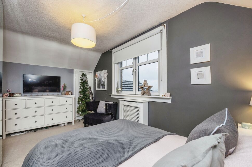 5 bedroom Detached House for sale, Glen Gardens, Falkirk, FK1 £499,995