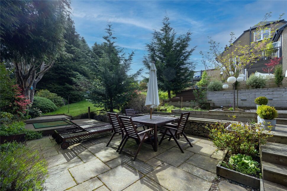 5 bedroom Detached House for sale, Glen Gardens, Falkirk, FK1 £499,995