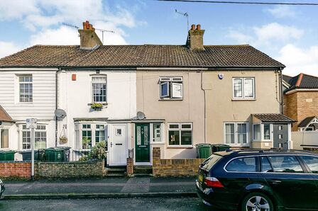Essex Road, 2 bedroom Mid Terrace House to rent, &pound;1,500 pcm