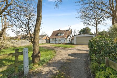 New Barn Road, 4 bedroom Detached House for sale, £850,000