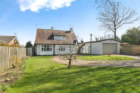 New Barn Road, 4 bedroom Detached House for sale, £850,000