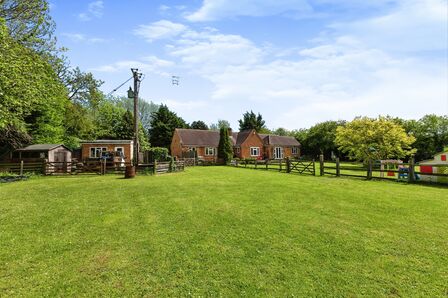 Ash Road, 4 bedroom Detached Bungalow for sale, &pound;1,200,000