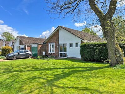 Silverbirch Avenue, 3 bedroom Detached Bungalow for sale, £550,000