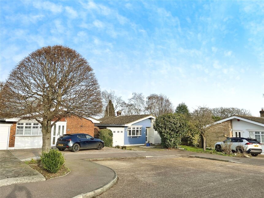 Main image of 2 bedroom Detached Bungalow for sale, Deerhurst Close, New Barn, Kent, DA3