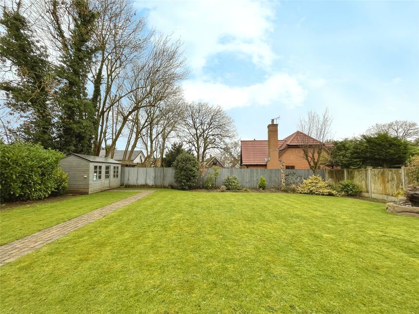 4 bedroom Detached House for sale, The Maples, New Barn, DA3 £850,000