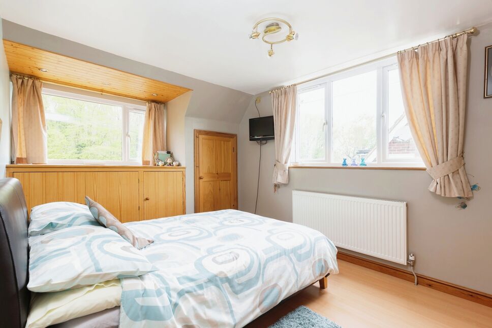 4 bedroom Detached House for sale, Whitepost Lane, Meopham, DA13 £650,000