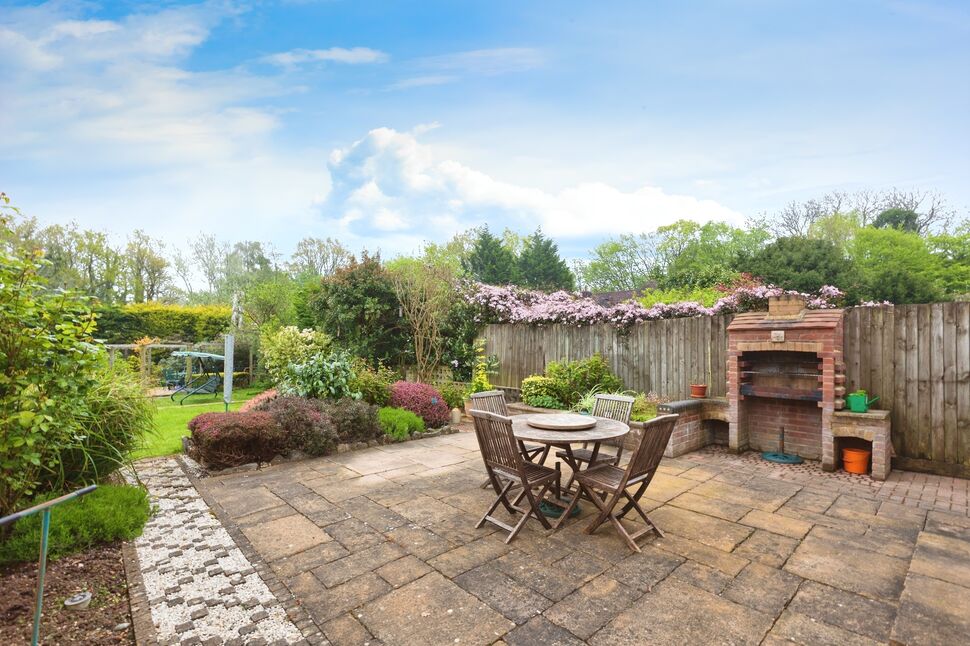 4 bedroom Detached House for sale, Whitepost Lane, Meopham, DA13 £650,000