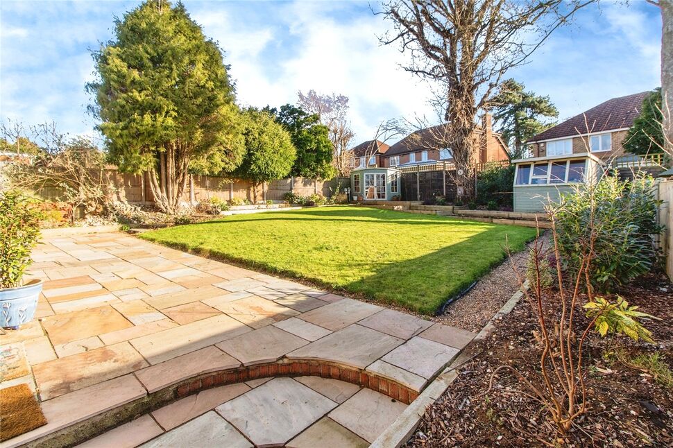 4 bedroom Detached House for sale, Greenfinches, New Barn, DA3 £650,000