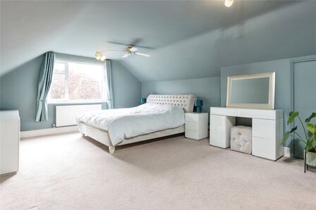 5 bedroom Detached Property to rent