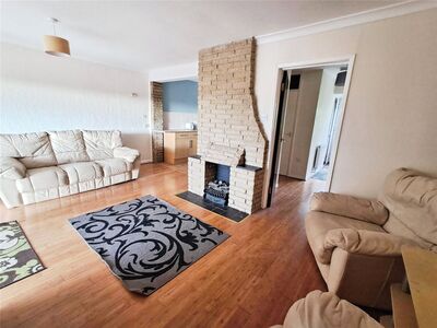 Sandhurst Close, 4 bedroom Mid Terrace House for sale, &pound;290,000