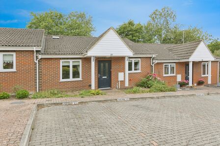 Brickfield Farm Close, 2 bedroom Mid Terrace Bungalow for sale, £350,000