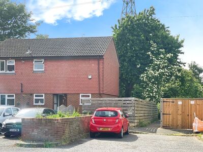 West Shaw, 1 bedroom  Flat for sale, £230,000