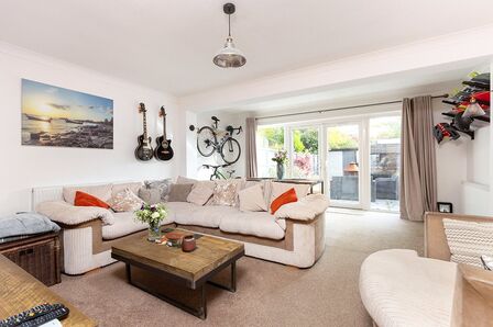 3 bedroom Mid Terrace House for sale