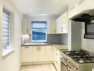 2 bedroom Mid Terrace House for sale