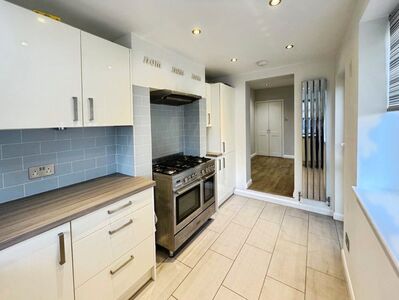 Essex Road, 2 bedroom Mid Terrace House for sale, £325,000