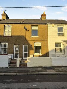 2 bedroom Mid Terrace House for sale