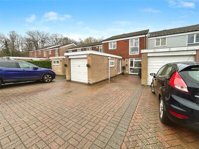 3 bedroom Mid Terrace House for sale