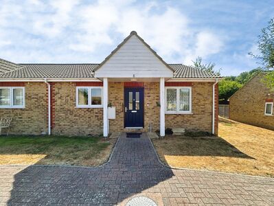 2 bedroom End Terrace Bungalow for sale