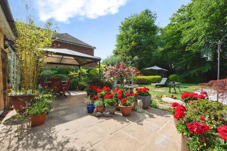 Pincroft Wood, 4 bedroom Detached House for sale, &pound;900,000