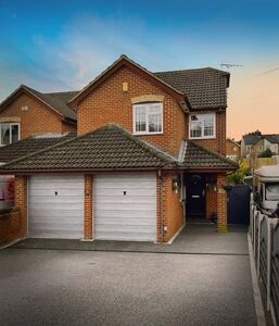 4 bedroom Link Detached House for sale