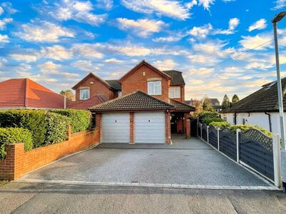 4 bedroom Link Detached House for sale