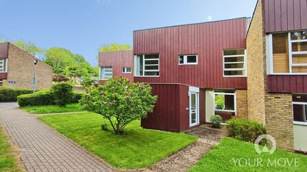 3 bedroom Mid Terrace House for sale