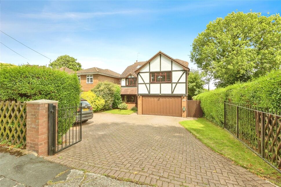 Main image of 6 bedroom Detached House for sale, Fawkham Avenue, New Barn, Kent, DA3