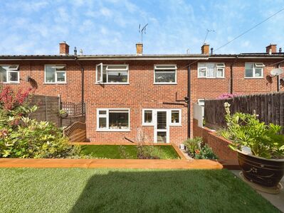 3 bedroom Mid Terrace House for sale