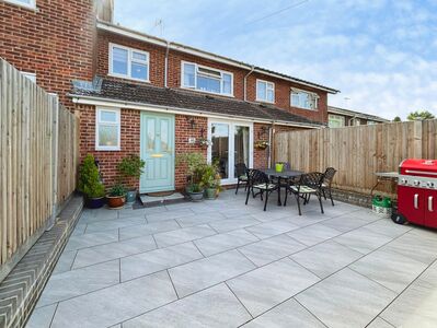 3 bedroom Mid Terrace House for sale