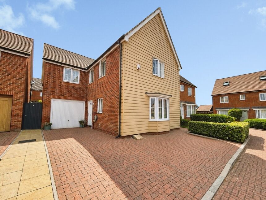 Main image of 4 bedroom Detached House for sale, Ightham Close, Longfield, Kent, DA3