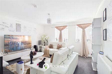 Highfield Road, 2 bedroom Flat to rent, &pound;725 pcm