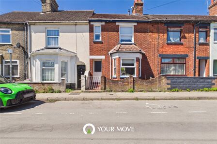 3 bedroom Mid Terrace House to rent