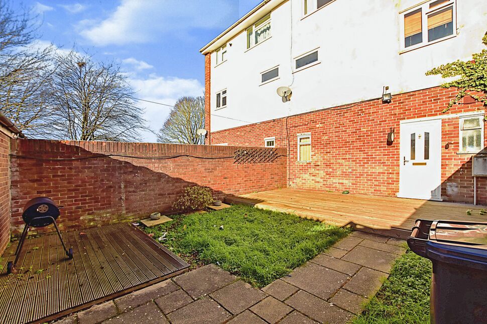 Main image of 3 bedroom End Terrace Flat to rent, Hildenborough Crescent, Maidstone, Kent, ME16