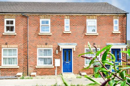 Tennison Way, 2 bedroom Mid Terrace House to rent, £1,400 pcm