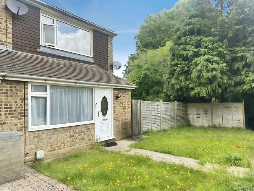 2 bedroom Mid Terrace House to rent