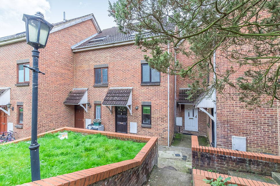3 bedroom Mid Terrace House to rent