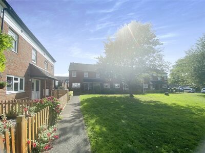 3 bedroom Mid Terrace House to rent