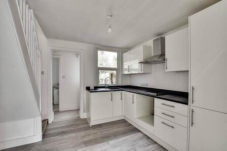 New Hythe Lane, 2 bedroom Mid Terrace House to rent, &pound;1,200 pcm