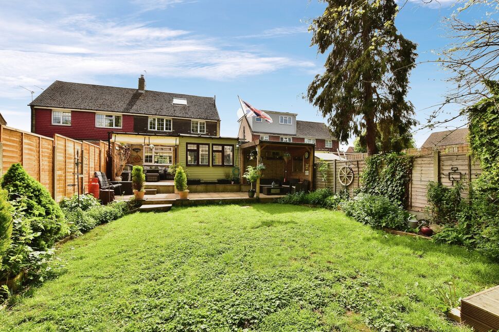 4 bedroom Semi Detached House for sale, The Avenue, Aylesford, ME20 £